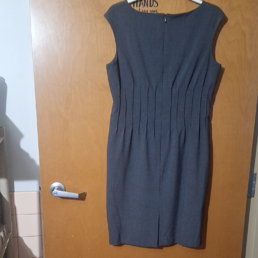 Calvin Klein Gray Sheath Dress Knee-Length Sleeveless Cocktail - Picture 3 of 3